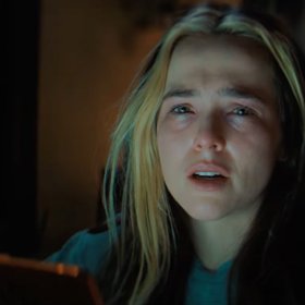 Jenže co dělat, když Danni ve skutečném životě nemá moc přátel ani followerů?