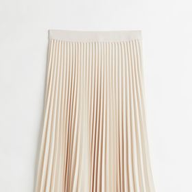 Světle béžová skládaná midi sukně. H&M, 749 Kč