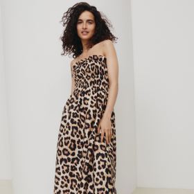 Světle béžové leopardí šaty. H&M, 599 Kč