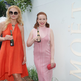 Na jeden z večírků letos přišla ve společnosti kolegyně Ivy Pazderkové.