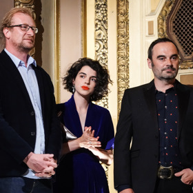 Svou vizáží i stylem oblékání připomíná Antonie křehkou francouzskou krásku Audrey Tautou.