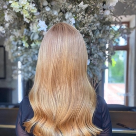 Ženám jarního typu nejvíce sluší blond barva nebo světle hnědá se zlatým nádechem.