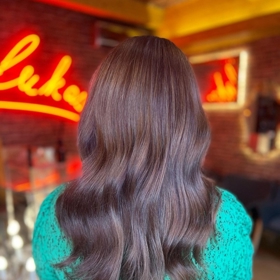 Pokud jste letní typ, nejlépe vám sednou středně plavé až tmavě plavé barvy, oříškově hnědé tóny či teplá blond. 