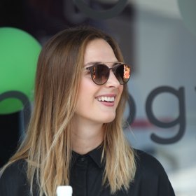 Stejnou proměnou prošla také zpěvačka Bára Poláková.