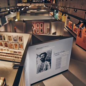 Rodinná sbírka čítá přes 3 tisíce uměleckých děl a 4 tisíce fotografií. Je tak největším souborem Muchovy tvorby na světě. 