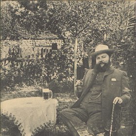 Neobvyklý vzhled zajistil Clémentine Delait slávu. Neváhala se tak zvěčnit i jako muž.