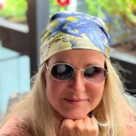 Vendula Pizingerová začala po čtyřicítce hůř vidět na blízko. Nejprve si zvětšila písmenka na mobilu.