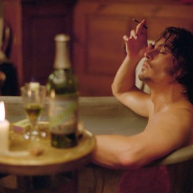 Natáčení probíhalo ve vesnici Ořech u Prahy a Johnny Depp se zde zamiloval do českého absinthu. Lahev českého výrobce se ve filmu objevit nesměla, ovšem obsah je pravý.