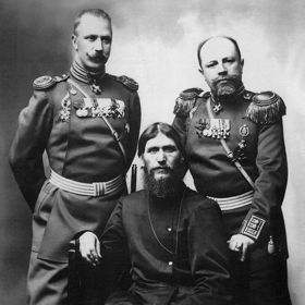 Ač byl známý pod přezdívkou šílený mnich, Rasputin nevyznával mnišský způsob života. Rozhodně se nekrotil v konzumaci alkoholu a lásky.