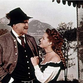 Gustav Knuth ztvárnil ve filmu Sissi, mladá císařovna Maxmiliána Josefa Bavorského, čili otce Sissi.