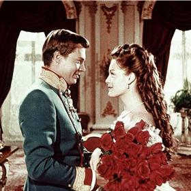 Romy Schneider i Karlheinz Böhm, tedy představitelé hlavních rolí ve filmu Sissi, mladá císařovna, zemřeli ve stejný den - 29. května.