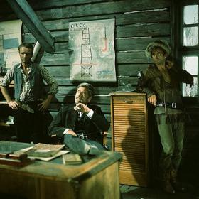 Během natáčení filmu Vinnetou - Rudý gentleman se jugoslavští kaskadéři poprali s německými techniky. Ti si totiž začali zpívat píseň od Lily Marlen, což vyvolalo nepříjemné vzpomínky.