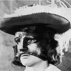 Vězeň, kterého má D'Artagnan střežit, skutečně existoval.