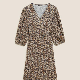 Žerzejové plisované midi šaty se zvířecím potiskem. Marks&Spencer, 1499 Kč