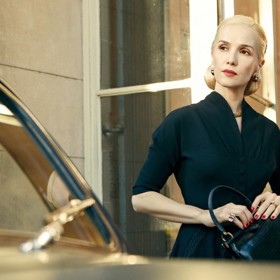 Nyní ovšem hraje vážnější roli v seriálu Svatá Evita. Po Madonně je Natalie další filmovou Evitou. 