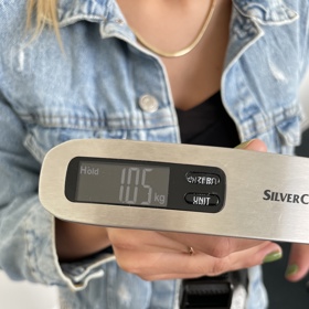 Nejmenší kabelku a tím pádem nejlehčí obsah měla naše redaktorka Dana. Její kabelka vážila jen 1,05 kg.