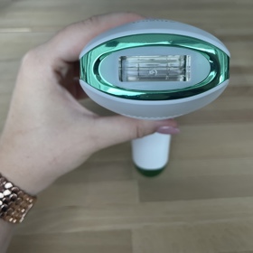 Hlavice přístroje, který nemusí být pouze na epilaci.