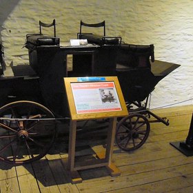 Nebylo to ale vytvořeno za účelem jakéhosi zesměšnění, neboť generál Tom Thumb skutečné používal menší věci. Kupříkladu tento kočár, který odpovídal jeho velikosti.