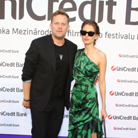 Nejstarší Jakub už je dospělý muž. Na snímku se svou partnerkou Sarou Sandevou. 