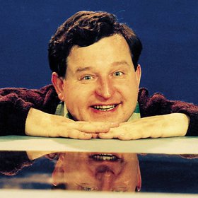 Největší slávy a popularity se mu dostávalo v 90. letech, kdy nechyběl v žádné televizní estrádě.