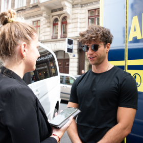 Zpěvák Milan Peroutka se objeví v připravovaném muzikálu Biograf láska, který vzniká z Hančiných písní právě v Divadle Kalich.