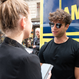 Peroutka říká, že si šampíčko s Hanou Zagorovou nikdy nedal, ale kdyby na to došlo, sklenku by vypil až do dna.