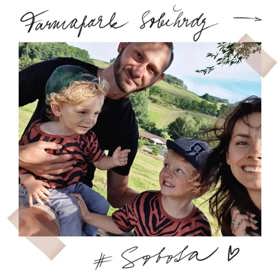 Vincentovi a Benediktovi se snaží dopřát co nejakčnější dětství.