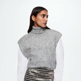 Šedá úpletová vesta s ohrnutým límcem. MANGO, 999 Kč