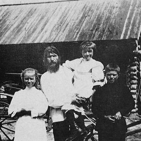Léčitel, mystik a alkoholik Grigorij Jefimovič Rasputin měl celkem sedm dětí. Dospělosti se dožily tři.
