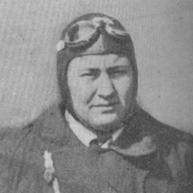 Vittorio Mussolini se ve dvaceti letech stal poručíkem italského letectva. Fašismus i otce Benita miloval. Ve volných chvílích se věnoval psaní scénářů.