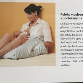 Poloha v polosedě s podloženýma nohama je velmi pohodlná a vhodná zejména pro maminky, které rodily císařským řezem, jsou tudíž omezeny v pohybu a také nemohou příliš zatěžovat břišní svalstvo.