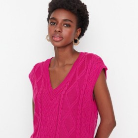 Tmavě růžová dámská vesta Trendyol. ZOOT, 699 Kč