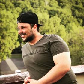 Takto vypadal Martin Schreiner ještě s pár kilogramy navíc, během soutěže SuperStar.