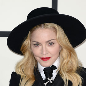 V roce 2014 už byly zásahy estetických specialistů vidět znatelněji.