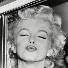 Marilyn Monroe a její ikonické vlny, které si můžete za pomocí vhodných vlasových doplňků vytvořit i doma.