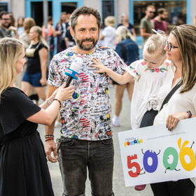 Holčička má mozečkový syndrom a aktuálně pro ni probíhá sbírka na platformě Donio.cz.