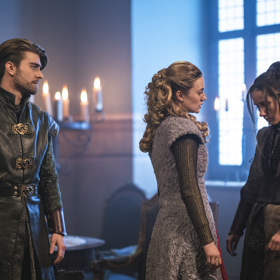 Runu času dostane v druhém dílu pohádky alchymistka Amélie (Veronika Křenková, vpravo).