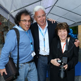 Umění se věnuje také její syn Matej Mináč, který je režisérem.