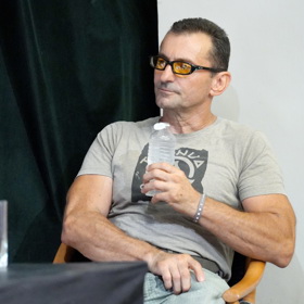 Herec na tiskové konferenci překvapil svou otevřeností.