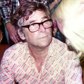 Tvůrce Star Treku Gere Roddenberry požadoval ve své závěti vesmírný pohřeb. To se mu splnilo. V roce 1997 byly jeho ostatky vypuštěny do vesmíru.