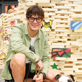 Stejné číslo si letos u kolonky věk napíše zpěvák David Kraus. Narozeniny má 13. února.