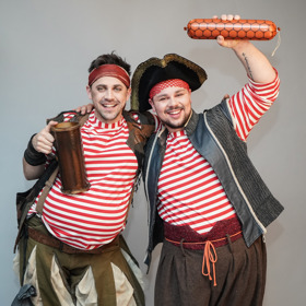 Schreiner účinkuje také v muzikálu pro děti Ostrov pokladů.