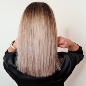 Dokonalý vzhled pravidelně zastřihávaných vlasů podpořte používáním vlasových olejů a produktů na ochranu jejich konečků.