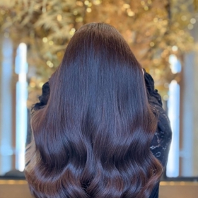 Panny naopak nemají příliš rády složité účesy. I proto preferují spíše ty hladké, případně nechají své vlasy přirozeně vlnité.