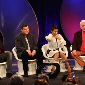 Je také častým hostem ve vzpomínkových talkshow.