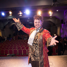 Martin Schreiner v muzikálu Robinson Crusoe.