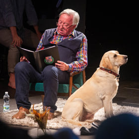 Představení vzniklo jako reakce na odposlechy fotbalových funkcionářů z roku 2005.