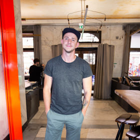 Herec Jakub Štáfek se narodil 22. května 1990 v Praze.