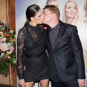 Ve společnosti nezapomínali dávat najevo svou náklonnost polibky nebo dotyky.