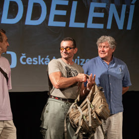 Ondřej Vetchý se prý během natáčení rád špičkoval s kolegou Miroslavem Hanušem.